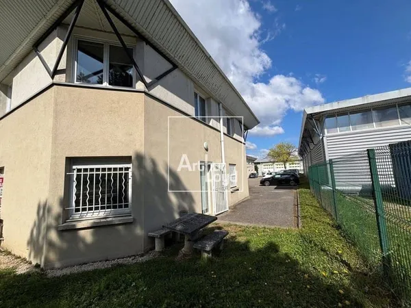 Bureau 102 m²