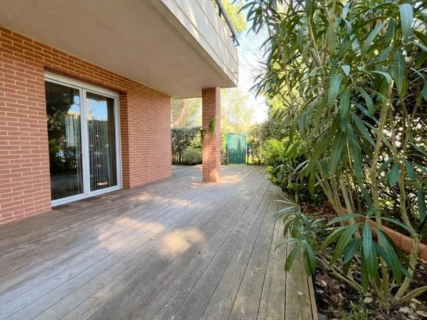 T3 EN REZ-DE-JARDIN - CLIMATISÉ - JARDIN 60 m² - PISCINE