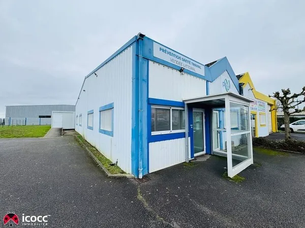 À VENDRE - BÂTIMENT PROFESSIONNEL EN ZONE ARTISANALE - LUÇON