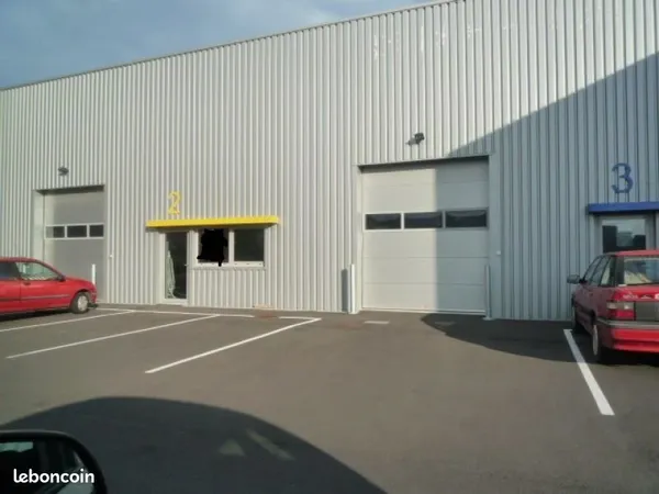 Local 300 m² VENANSAULT