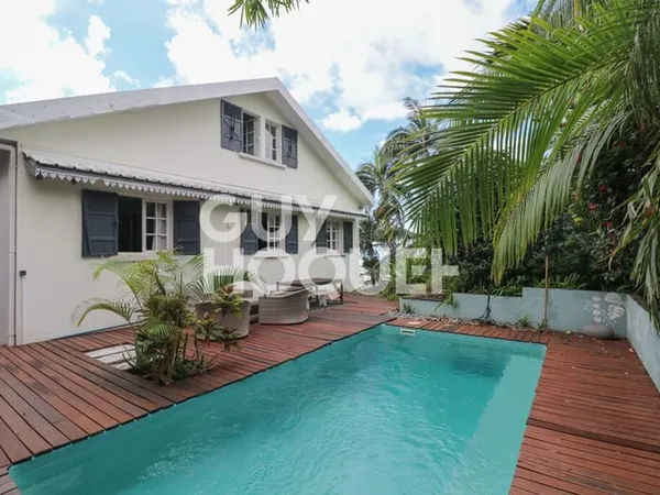 VILLA T6/7 avec piscine + Garage