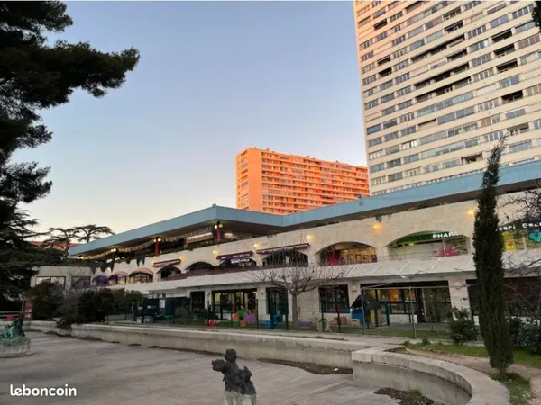 Locaux 102 m² Marseille la Rouvière