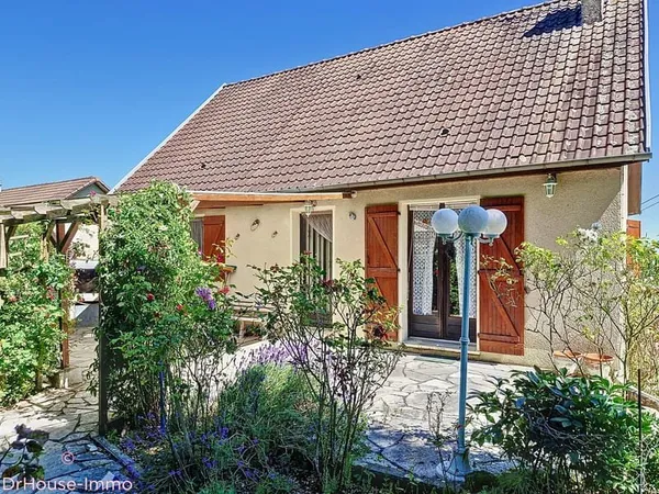 Charmante maison de 107 m2 habitable sur sous-sol total, édifiée sur un terrain clos et arboré de 15