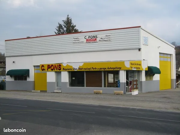 Local professionnel lumineux de 400 m² à louer