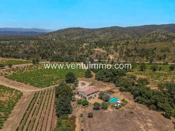 LA GARDE-FREINET : maison & terrain 14000m2