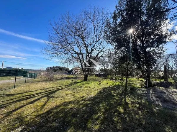 546 m² de terrain constructible et viabilisé