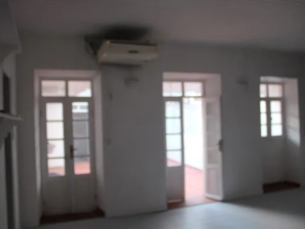 À Basse-Terre, vaste appartement T3 à louer avec balcon ,