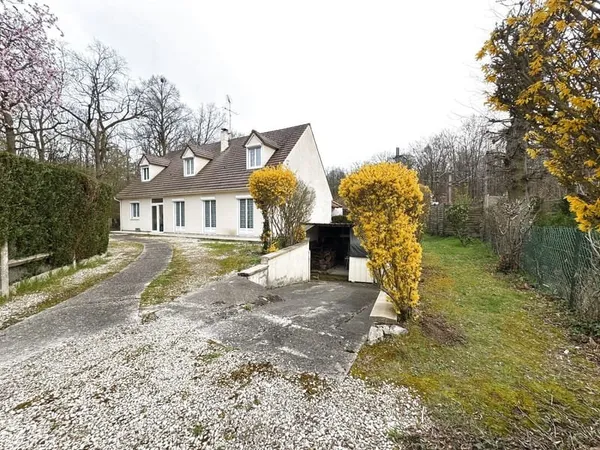 Maison individuelle de 180 m2 habitable élevée sur sous sol