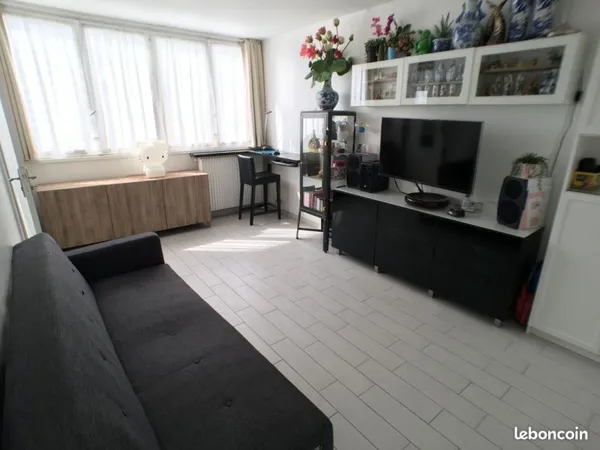 2 pièces de 43 m² + cave + parking / porte d'ivry