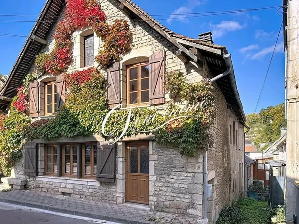 MONTBARD/ GARE TGV: Maison de ville 141 m²
