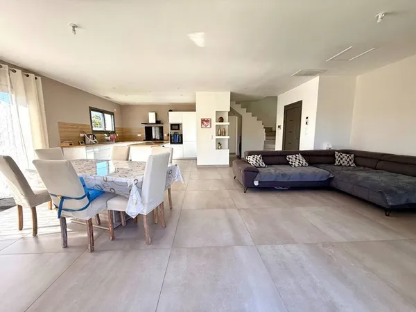 Magnifique villa récente 140m² avec piscine et garage