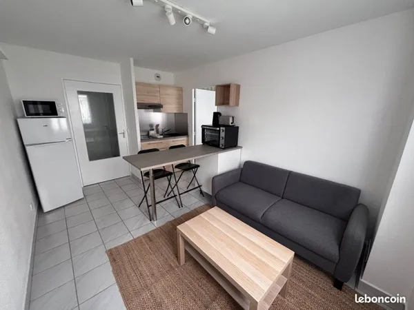A louer - Appartement meublé de 31 m² - refait à neuf - garage (box)