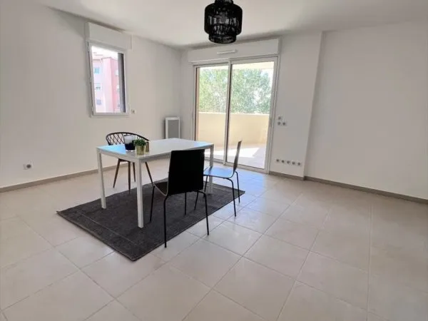 Montpellier Facultés Appartement récent type 3 et box en sous sol