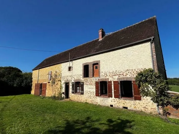Perche, authentique corps de ferme sur 11 100 m² de terrain
