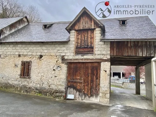 Grange de village à rénover entierrement avec 3650 m2 de ter