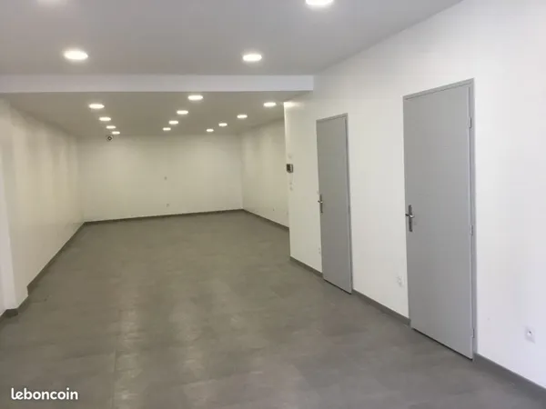 Loue local professionnel 80m2 proche Vauban - proximité des transports et commerce