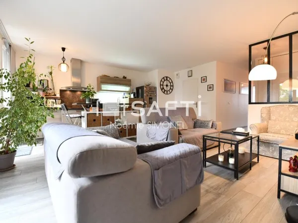 BEL APPARTEMENT DE CINQ PIECES!!!RAVALEMENT RECENT!