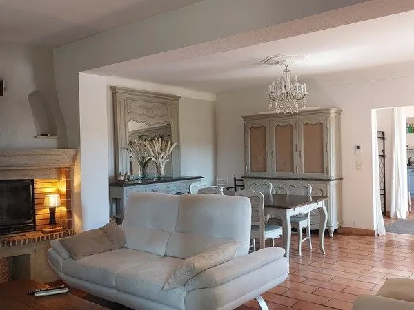 A vendre - Mas Provençal rénové, 4 chambres, avec pisicine et garage
