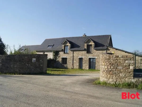 A VENDRE EN EXCLUSIVITE CHEZ BLOT IMMOBILIER BAIN DE BRETAGNE - MAISON 4 CHAMBRES - JARDIN 1484m²