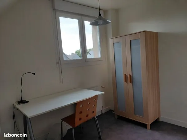 BRUZ 35 à 10' KERLAN Chambre Meublée indépendante+Cuisine+Salle d'Eau+WC-Loyer 420/mois charges et W