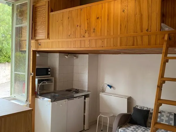 Studio Mezzanine dans résidence sécurisée