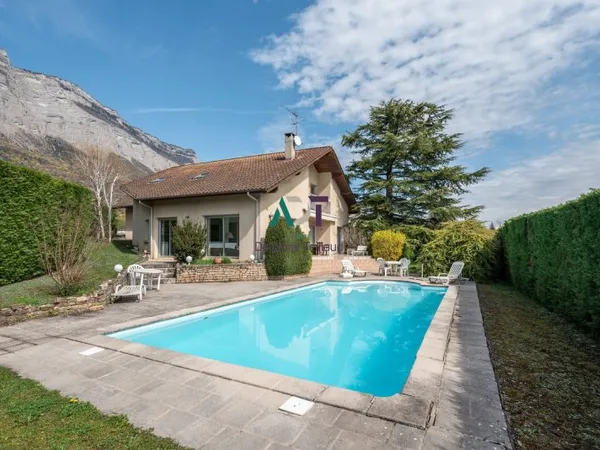 VILLA INDIVIDUELLE AVEC PISCINE