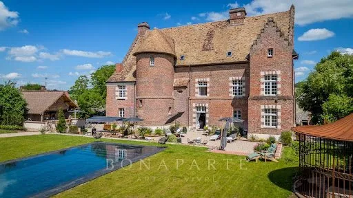 Maison 8 pièces 473 m²