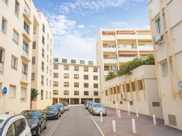 Toulon, locaux loués à une association. Rentabilité 9%