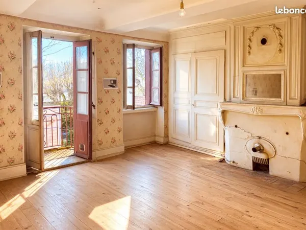 Studio 30 m² en plateau - 1er étage - Balcon - 110 000