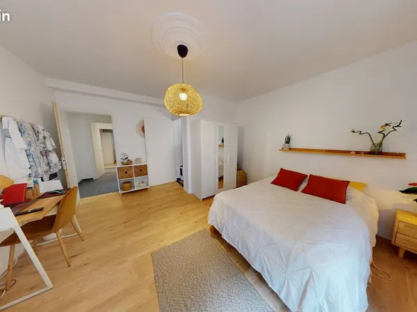 Chambre 7 pièces 115 m²