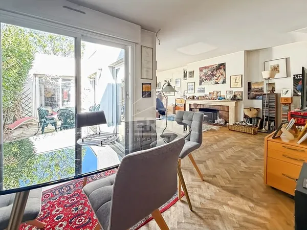 Maison familiale avec double salon, 4 chambres, patio, jardin