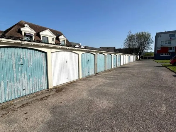 GARAGE - SAINT MARCEL -