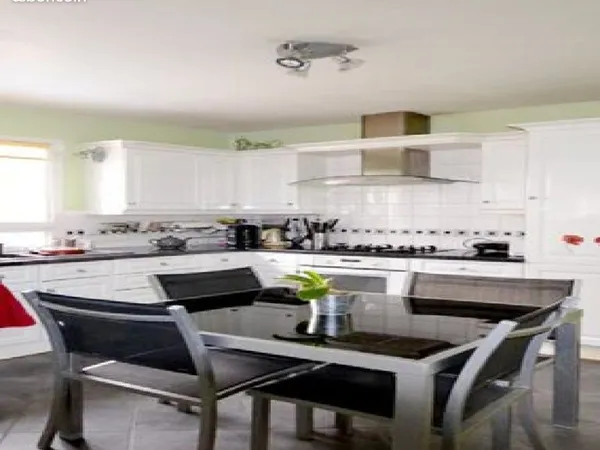 T5 de 105m² rénovée avec goût & édifiée sur terrain clos de 405m²