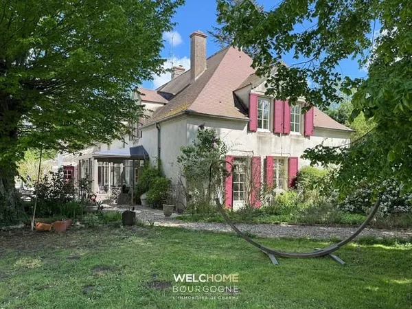 Maison 5 pièces 330 m²