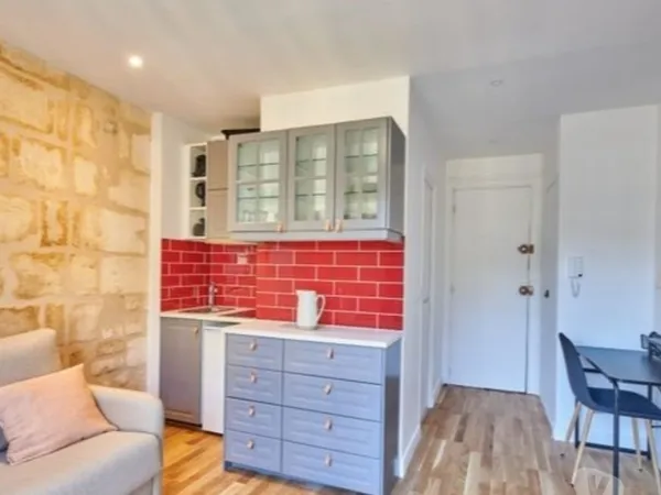 Jolie studio meublé de 18m2 proche Place Fernand Lafargue