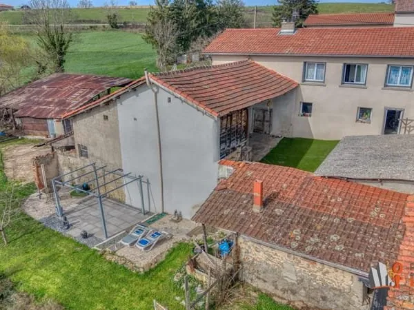 Corps de ferme avec 10000m² de terrain