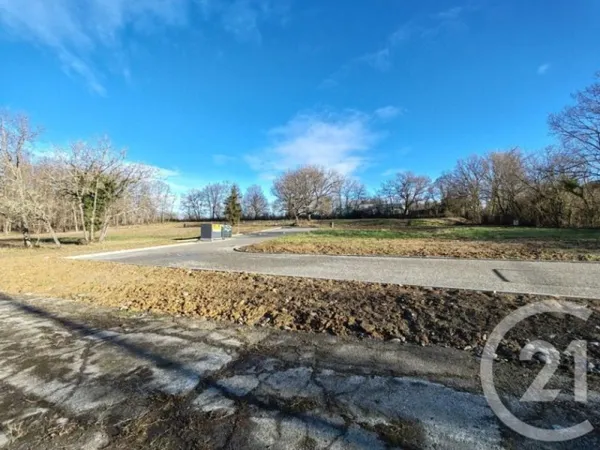 Terrain 823 m²