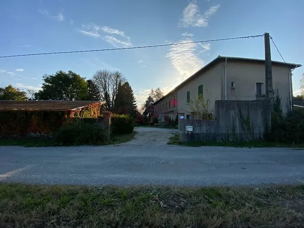 A VENDRE FERME AVEC 4376 m² de TERRAIN MONTELIER 26120