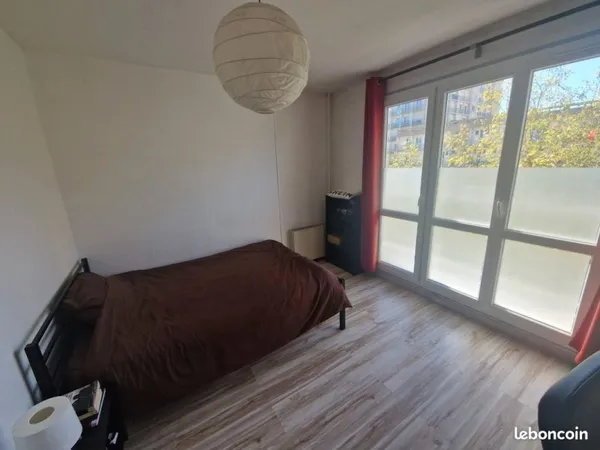 A saisir grands chambre lumineuse