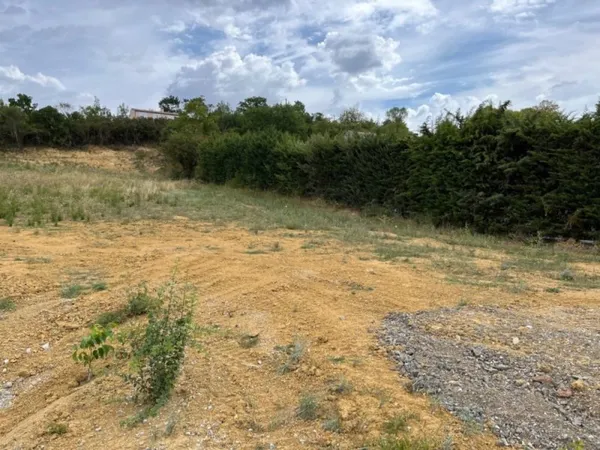 Terrain 1027 m²