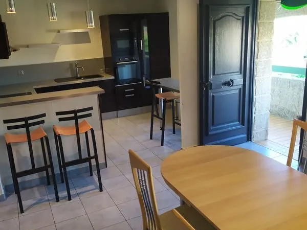 Colocation 3 étudiant.e.s ou jeunes actifs, Appartement 90 m2-3 chambres , 1° étage maison individue