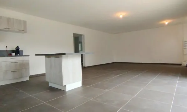 Villa neuve 2025 , 100 m2, avec vue dominante dégagée , hors