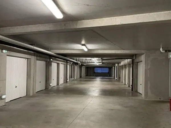 Parking/box 90 m² Kembs