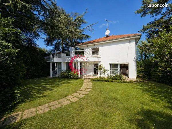 Maison 7 pièces 220 m²