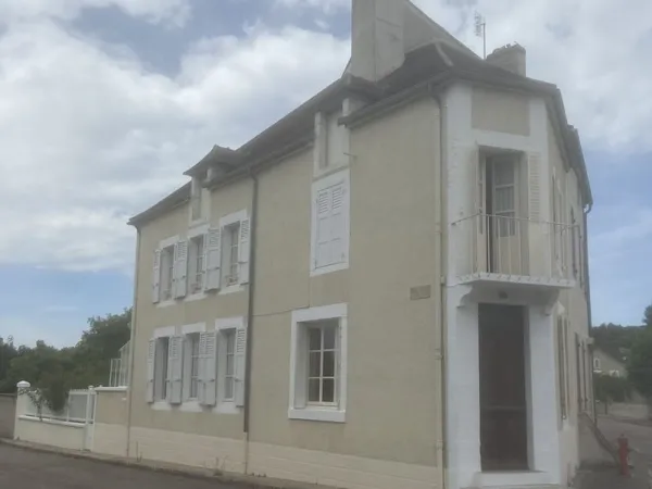 maison au centre de Vermenton avec terrain et garage