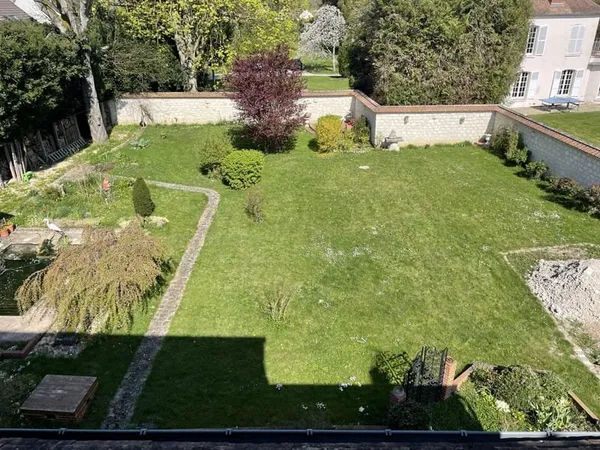 Terrain à bâtir de 350 m² à CHAMBLY (60)