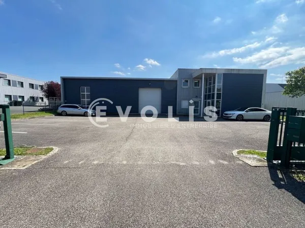 Locaux d'activité - A VENDRE - 500 m² non divisibles