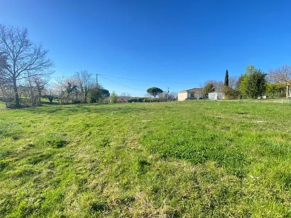 Terrain 832 m²