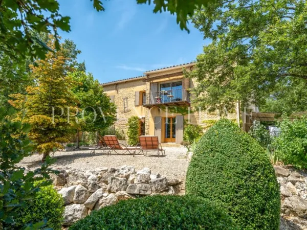 Maison 11 pièces 200 m²