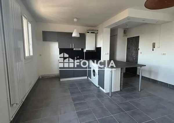 APPARTEMENT DEUX PIECES DERNIER ETAGE